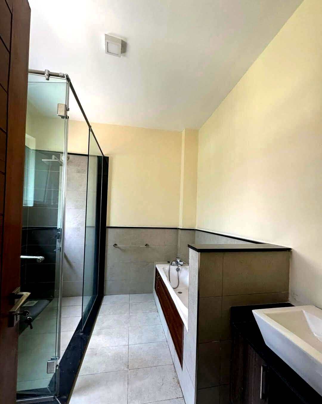 Corner Townhouse with Walk-In Closet & Private Garden - Lavington