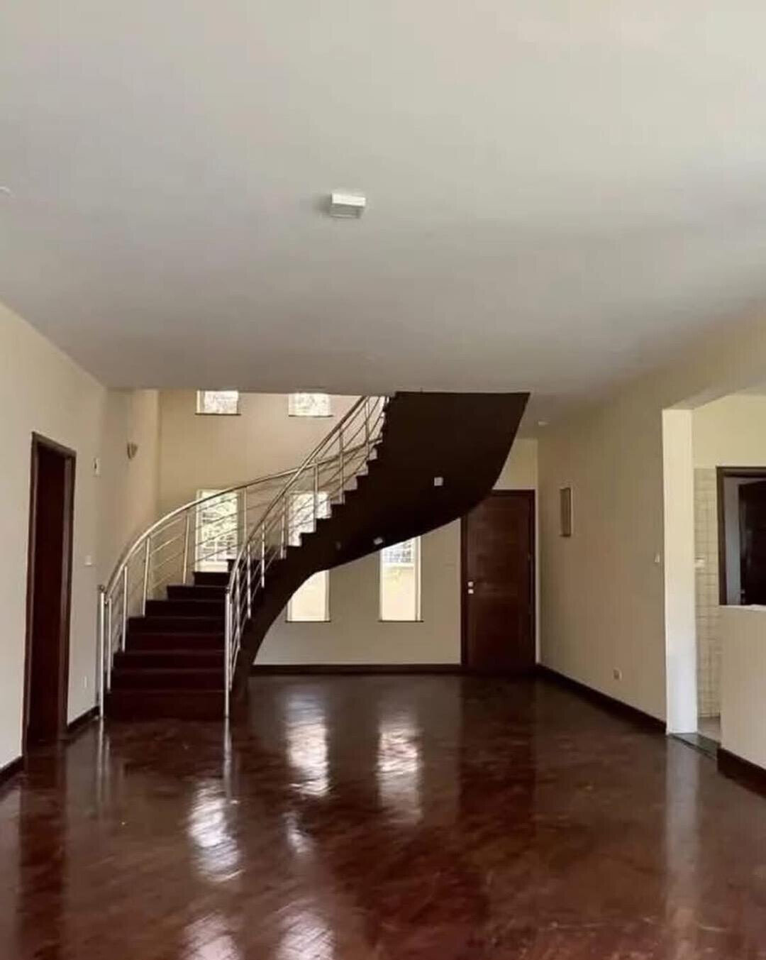 Corner Townhouse with Walk-In Closet & Private Garden - Lavington