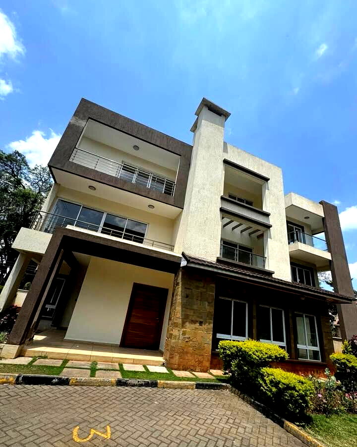 Corner Townhouse with Walk-In Closet & Private Garden - Lavington