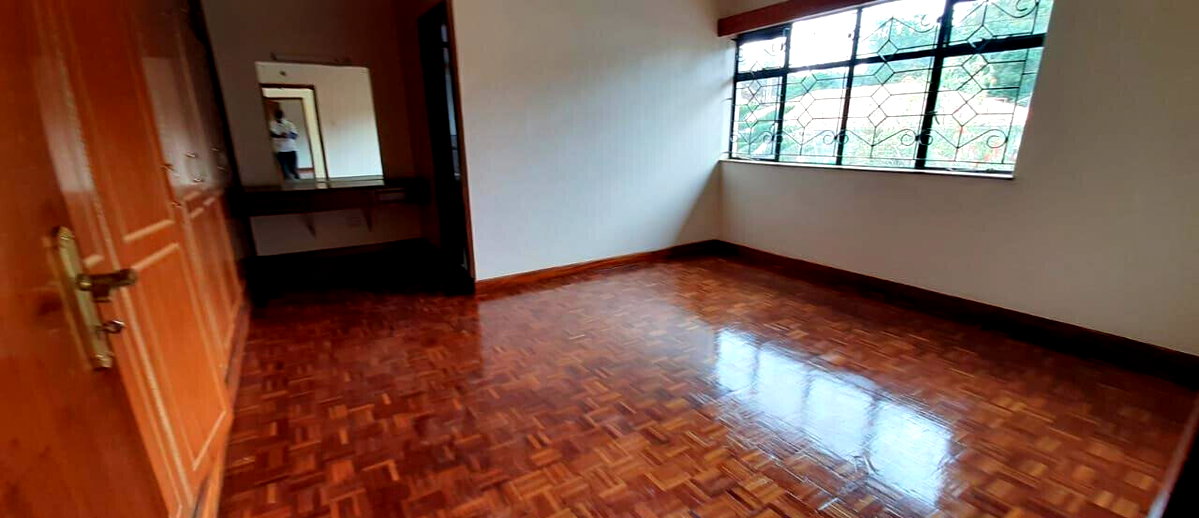 4-Ensuite Townhouse with Private Yard - Brookeside Estate