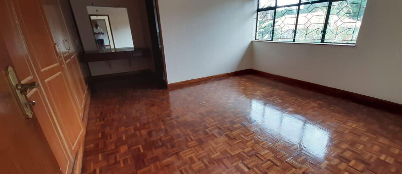 4-Ensuite Townhouse with Private Yard - Brookeside Estate
