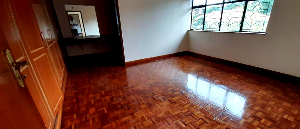 4-Ensuite Townhouse with Private Yard - Brookeside Estate