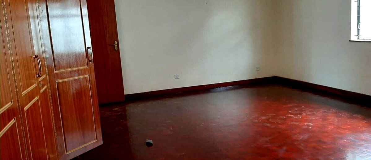 4-Ensuite Townhouse with Private Yard - Brookeside Estate