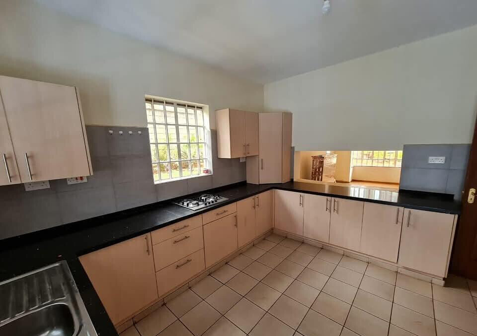 5BR All-Ensuite Townhouse with Solar & DSQ - Kileleshwa