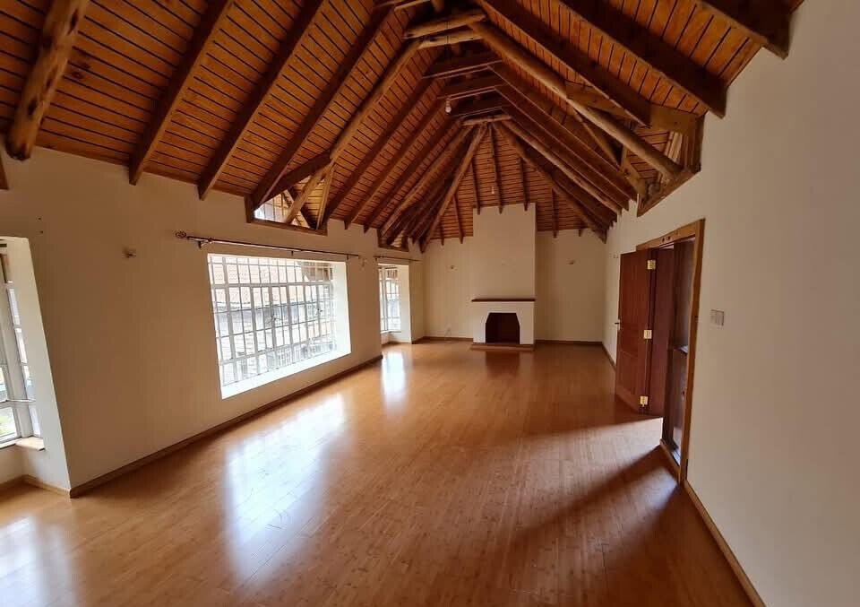 5BR All-Ensuite Townhouse with Solar & DSQ - Kileleshwa