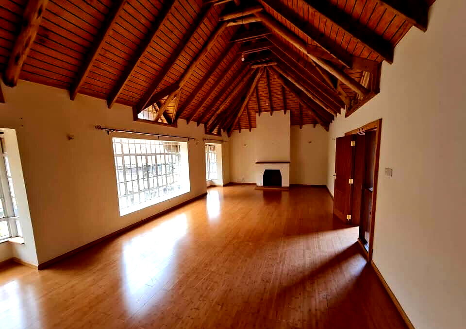 5BR All-Ensuite Townhouse with Solar & DSQ - Kileleshwa