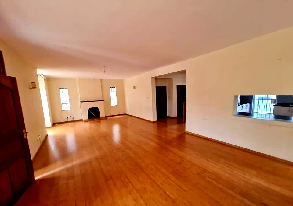 5BR All-Ensuite Townhouse with Solar & DSQ - Kileleshwa