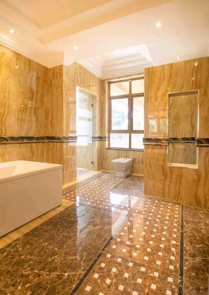 5-Ensuite Mansion on Full Acre with Private Pool – Karen