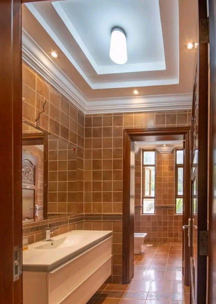 5-Ensuite Mansion on Full Acre with Private Pool – Karen