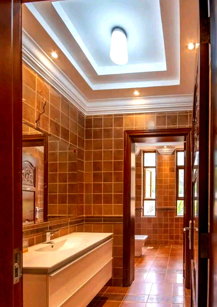 5-Ensuite Mansion on Full Acre with Private Pool – Karen