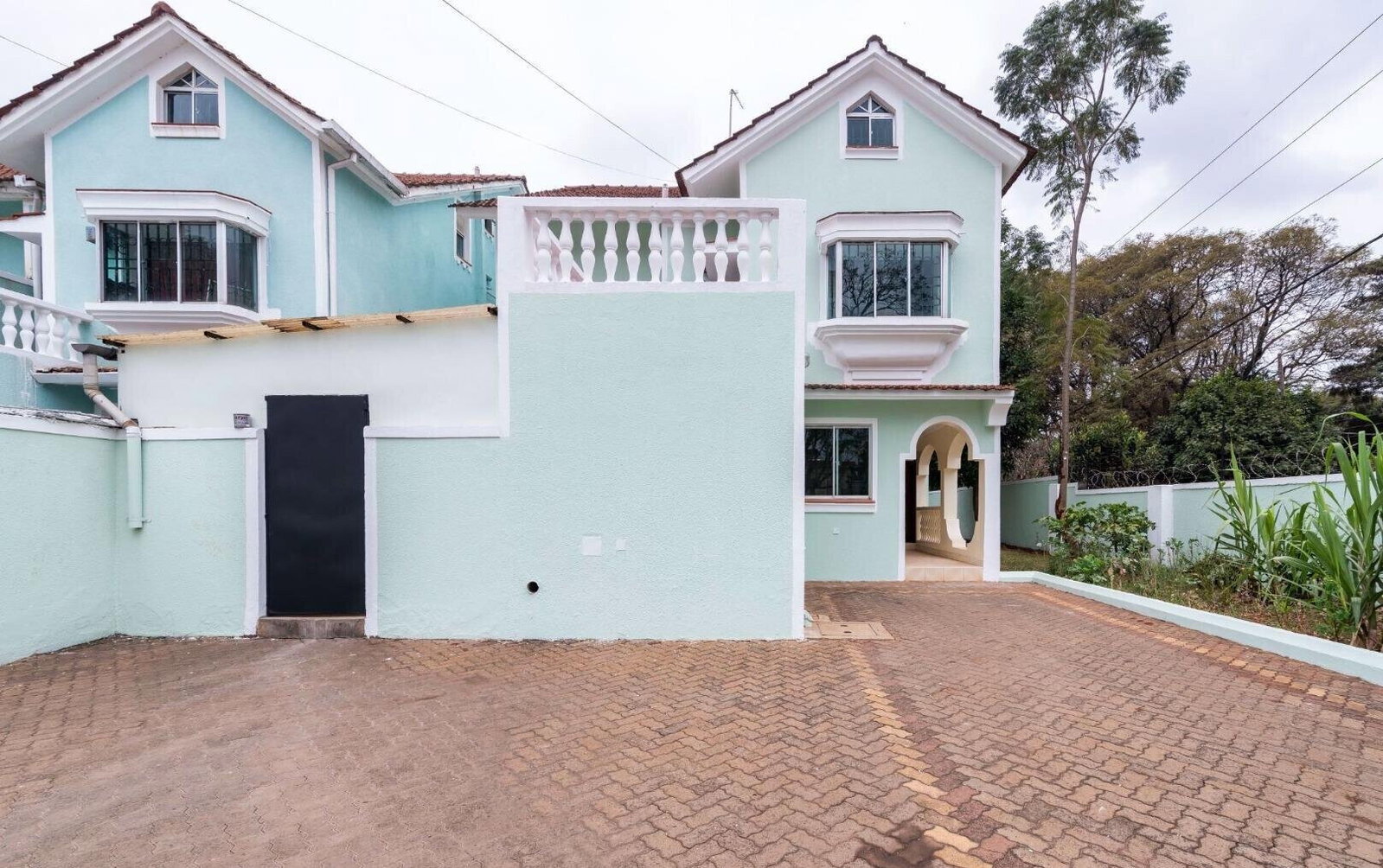 Corner Townhouse with Big Garden & DSQ - Lavington