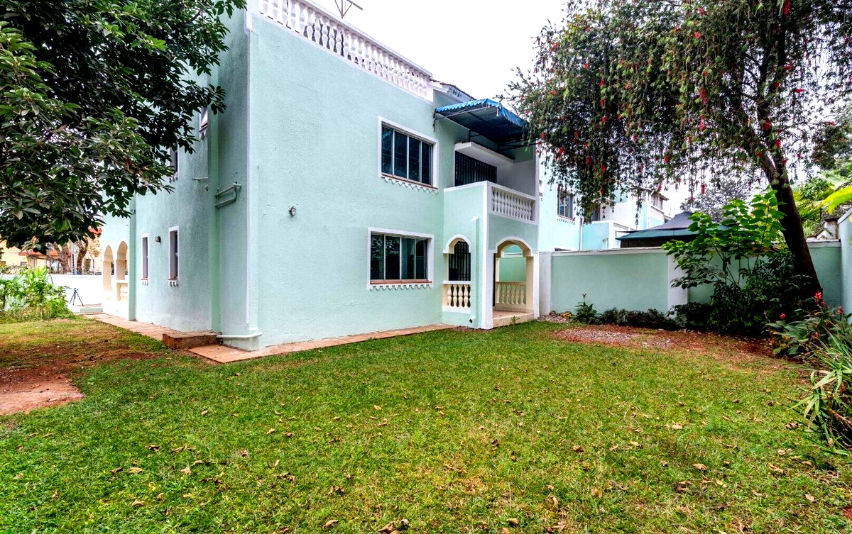 Corner Townhouse with Big Garden & DSQ - Lavington