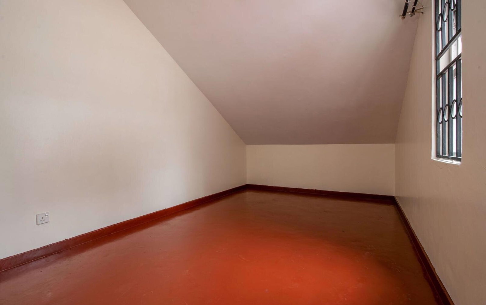 Corner Townhouse with Big Garden & DSQ - Lavington