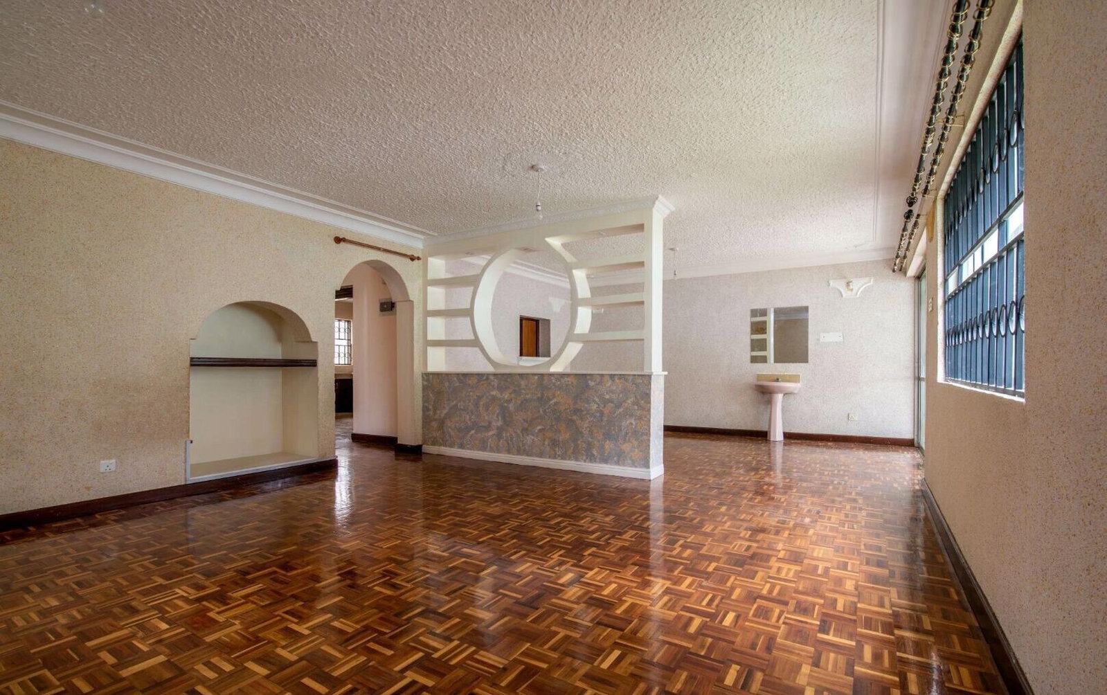 Corner Townhouse with Big Garden & DSQ - Lavington
