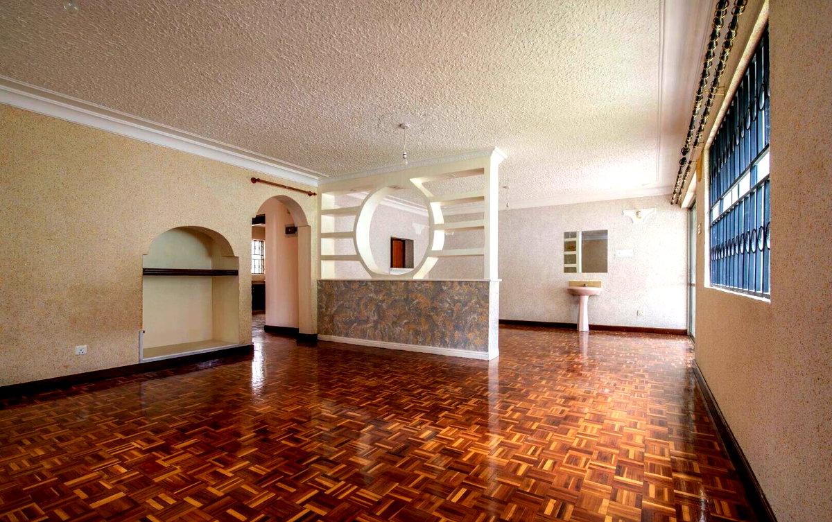 Corner Townhouse with Big Garden & DSQ - Lavington