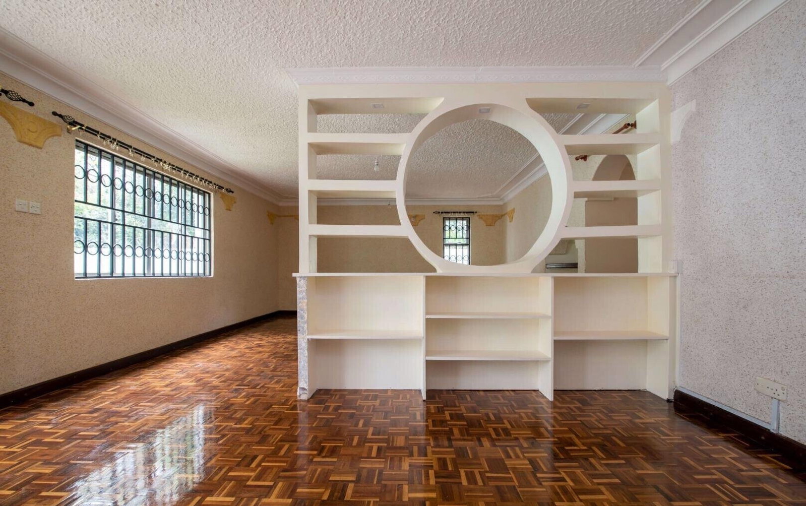 Corner Townhouse with Big Garden & DSQ - Lavington