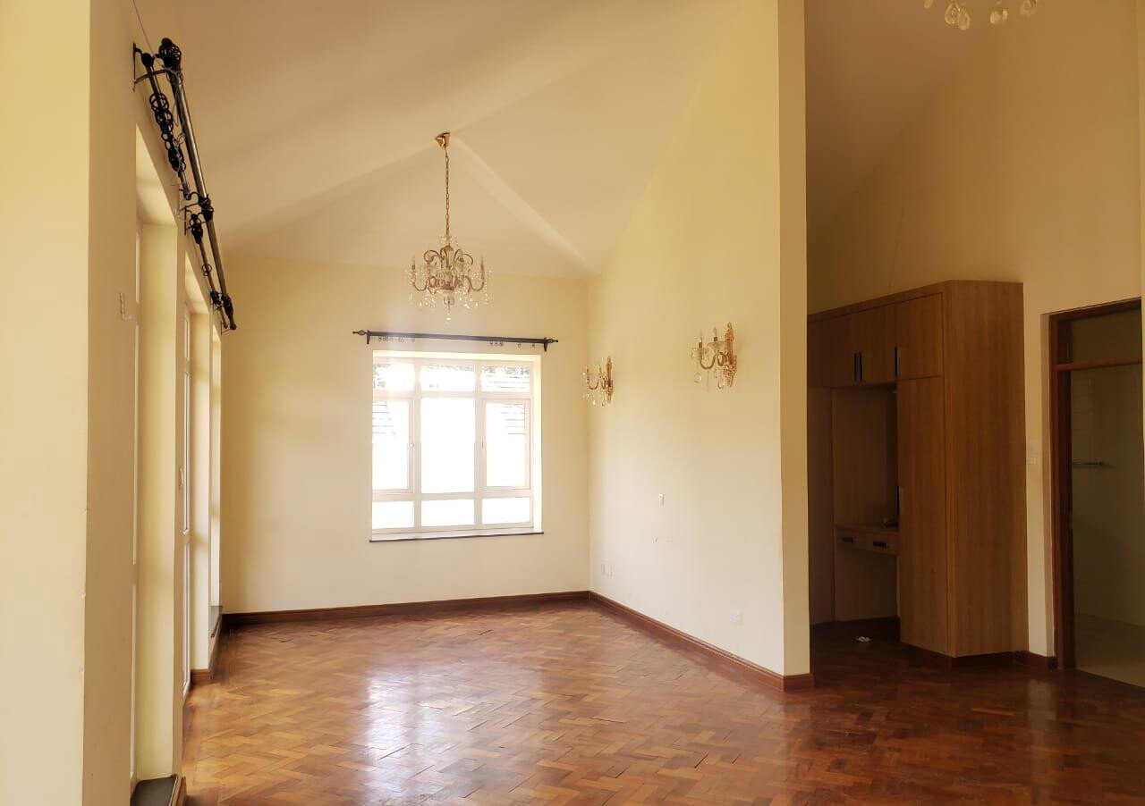 5-Bed Townhouse with Jacuzzi & CCTV Security - Lavington