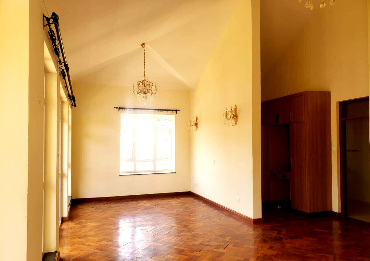 5-Bed Townhouse with Jacuzzi & CCTV Security - Lavington