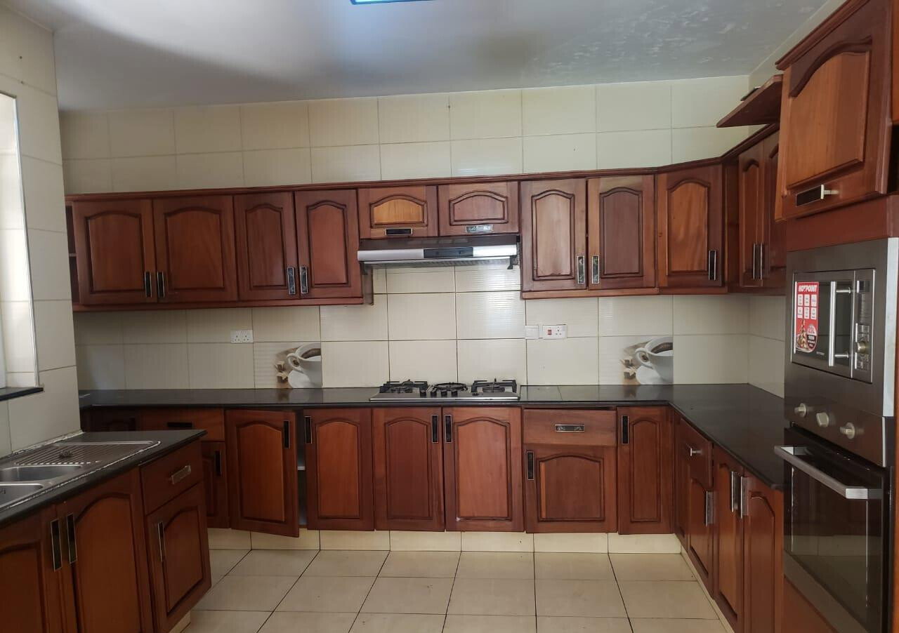 5-Bed Townhouse with Jacuzzi & CCTV Security - Lavington