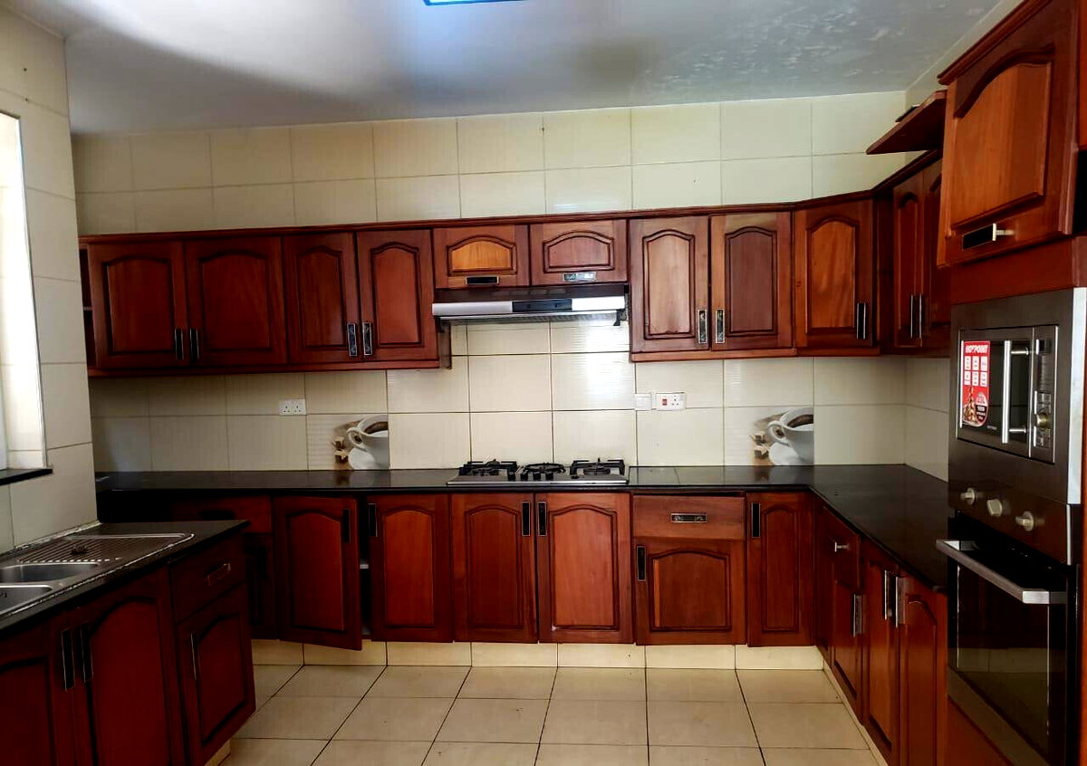 5-Bed Townhouse with Jacuzzi & CCTV Security - Lavington