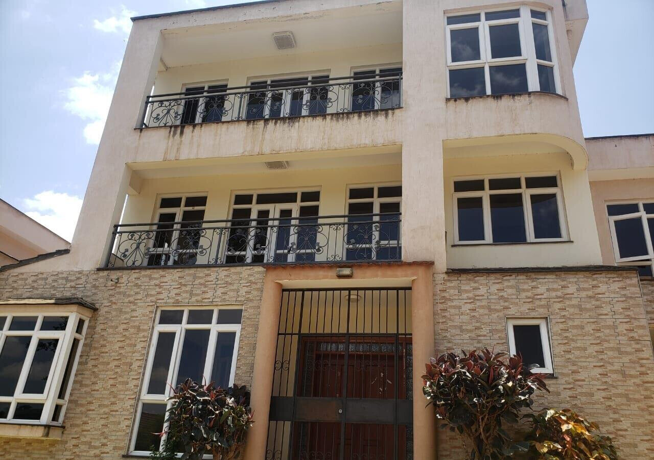 5-Bed Townhouse with Jacuzzi & CCTV Security - Lavington