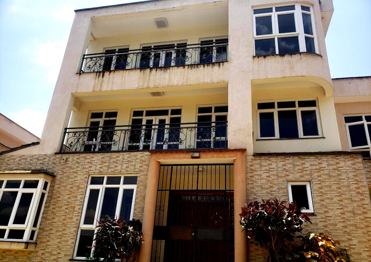 5-Bed Townhouse with Jacuzzi & CCTV Security - Lavington