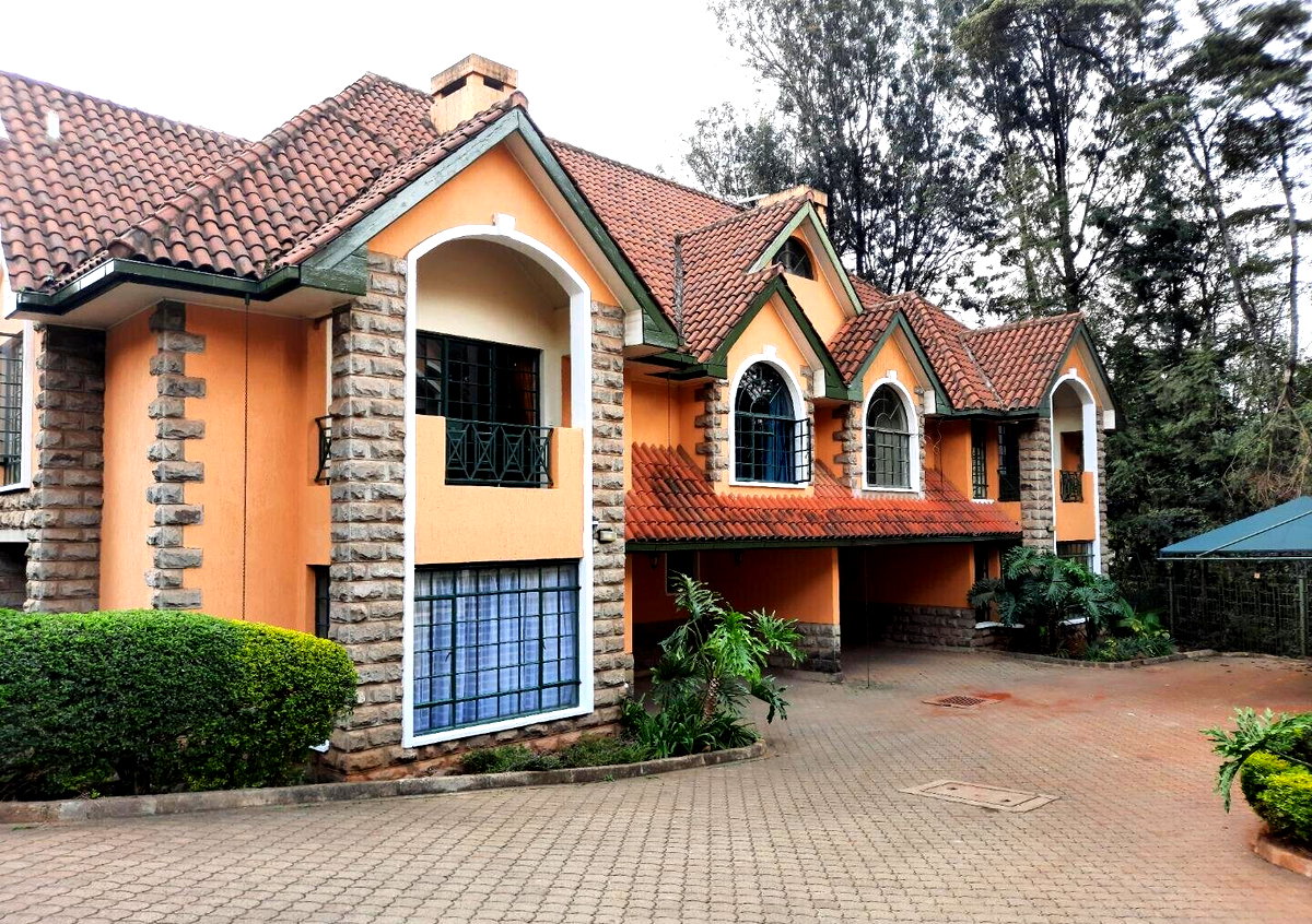 5-Ensuite Townhouse with Pool & Borehole - Lavington