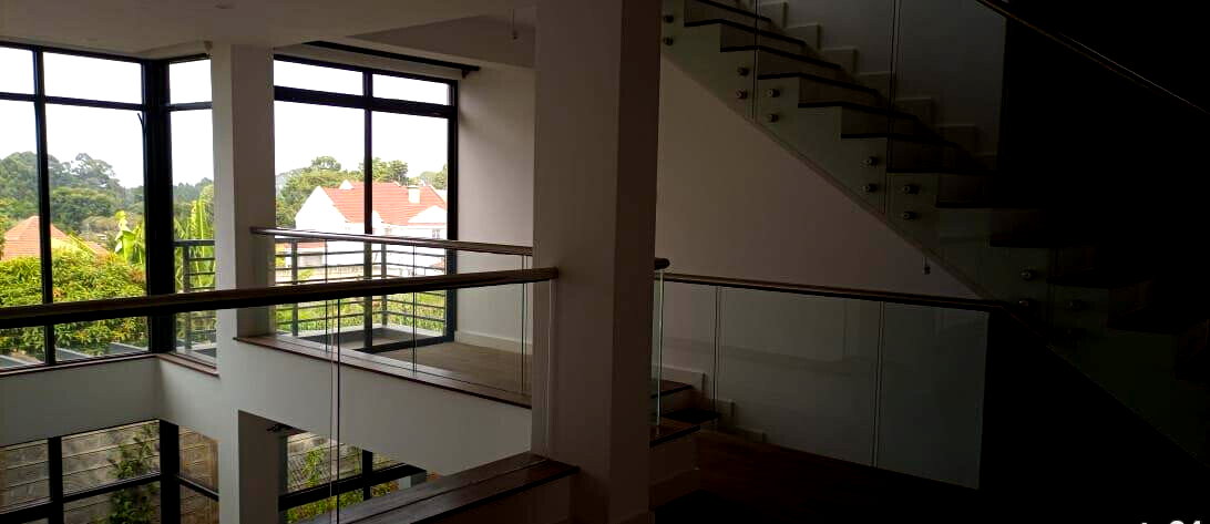 5-Bed Townhouse with Pool & Fitted Kitchen - Loresho