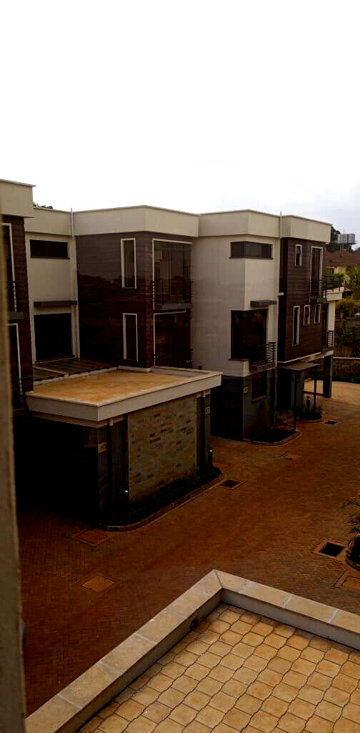5-Bed Townhouse with Pool & Fitted Kitchen - Loresho