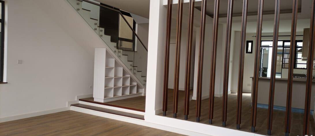 5-Bed Townhouse with Pool & Fitted Kitchen - Loresho