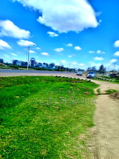 Half Acre Touching Nanyuki Nyeri Highway - Image 2