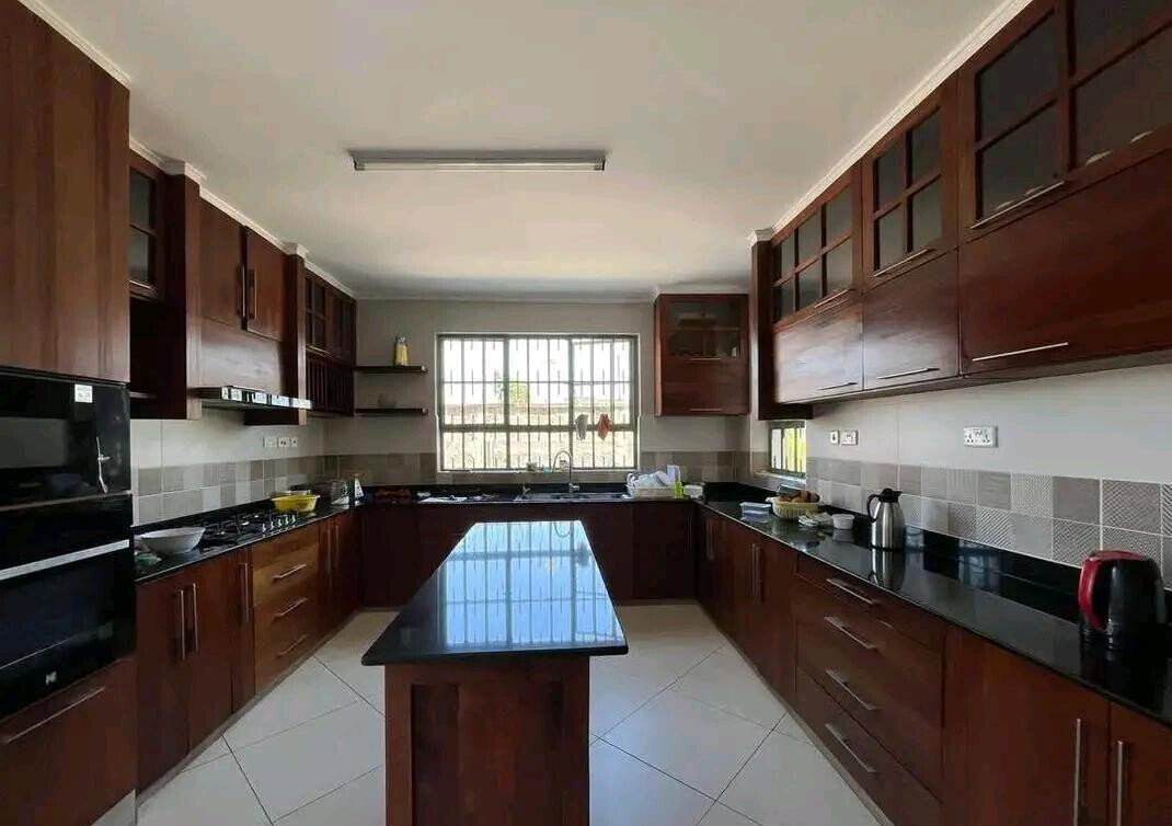 Brand-New 6-Ensuite Villa with Fruit Garden & DSQ – Karen