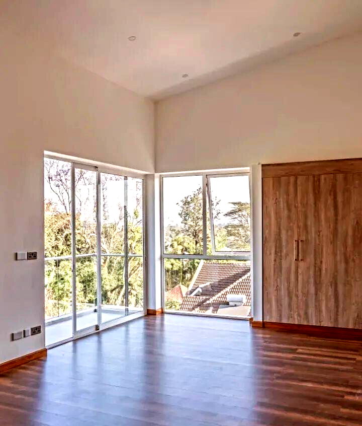 4-Ensuite Townhouse with English Kitchen & Backyard Garden - Lavington