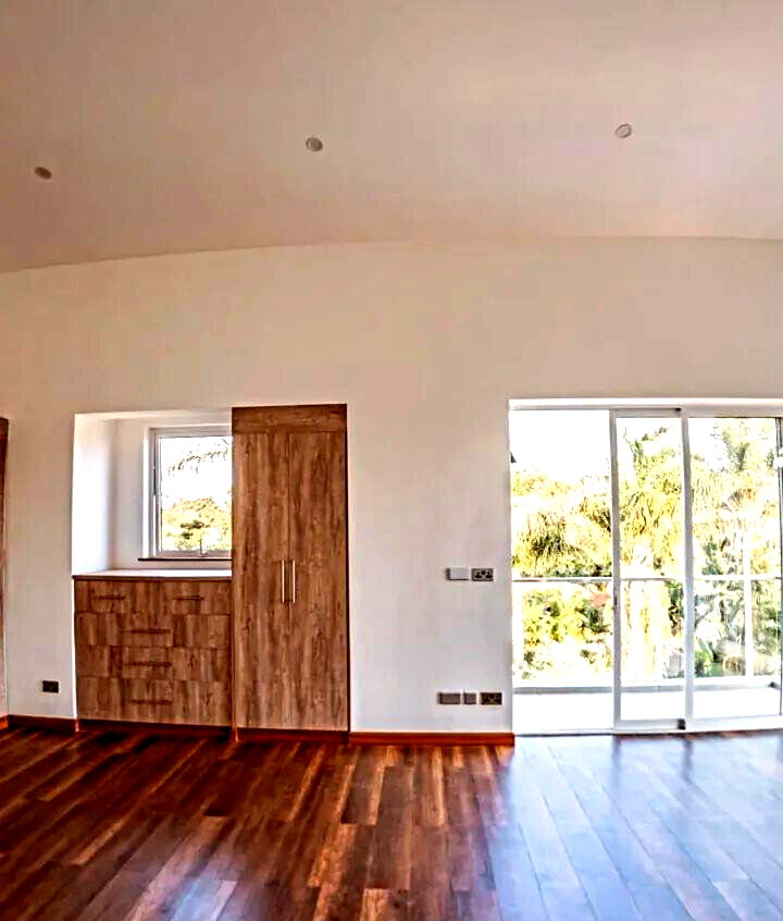 4-Ensuite Townhouse with English Kitchen & Backyard Garden - Lavington