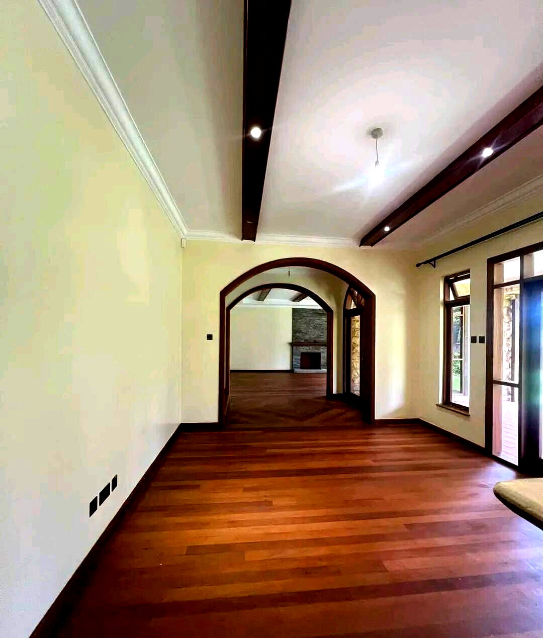 5-Bed Townhouse with Study, 4 Fireplaces & Clubhouse – Karen