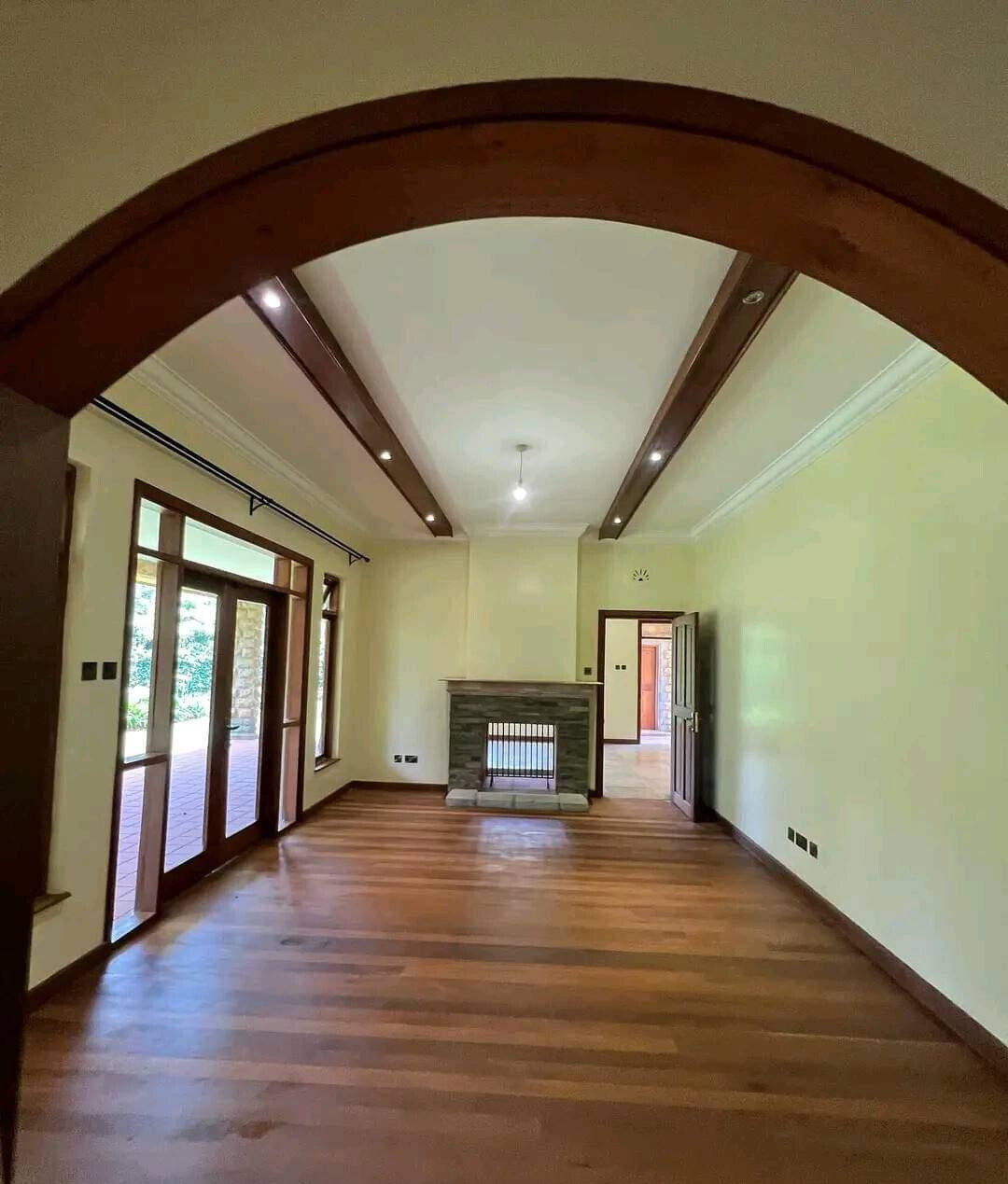 5-Bed Townhouse with Study, 4 Fireplaces & Clubhouse – Karen