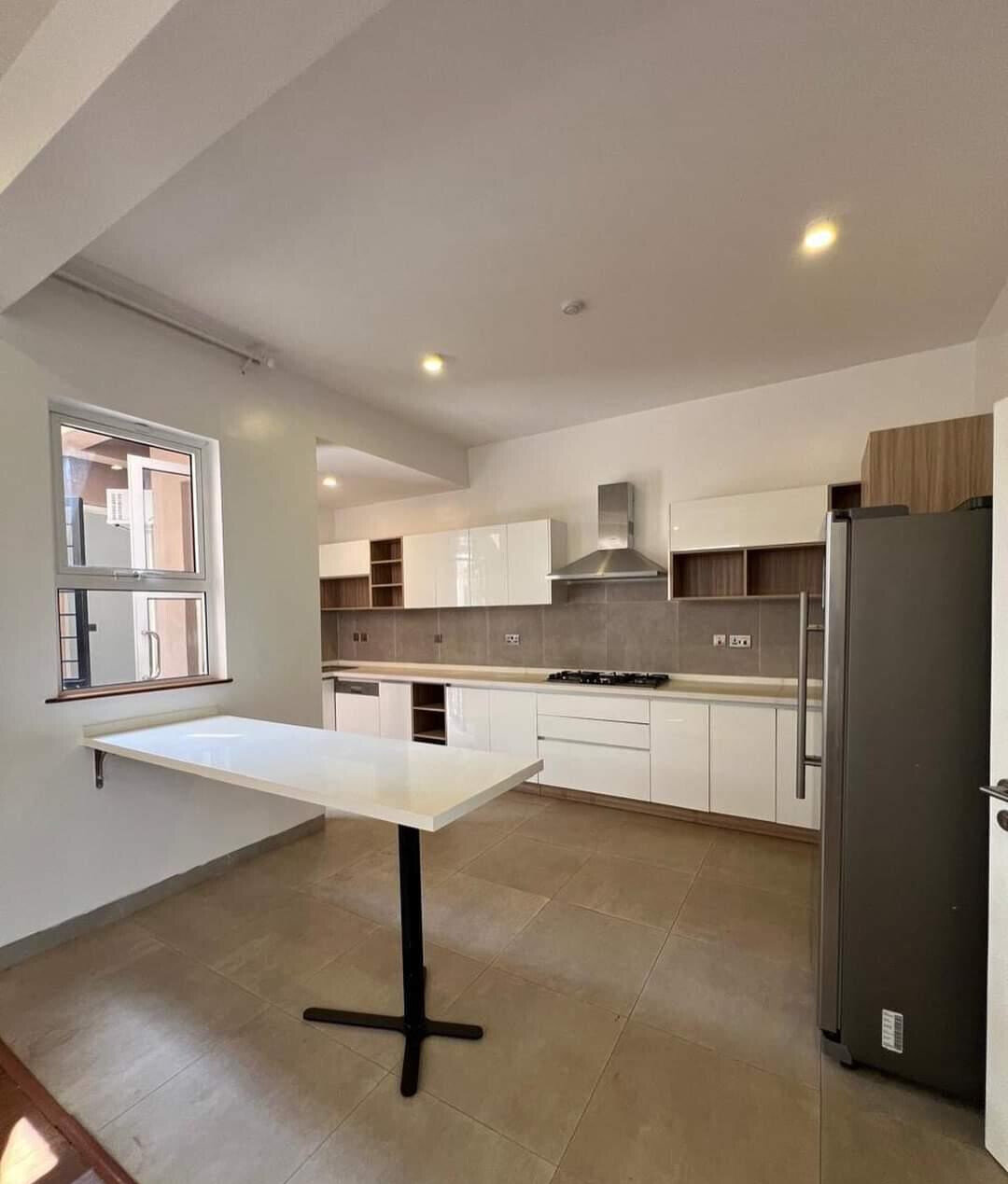 4-Ensuite Townhouse with Heated Pool & Gym - Lavington