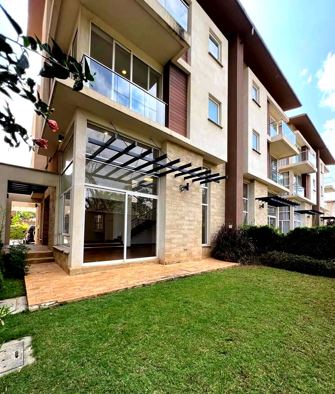 4-Ensuite Townhouse with Heated Pool & Gym - Lavington