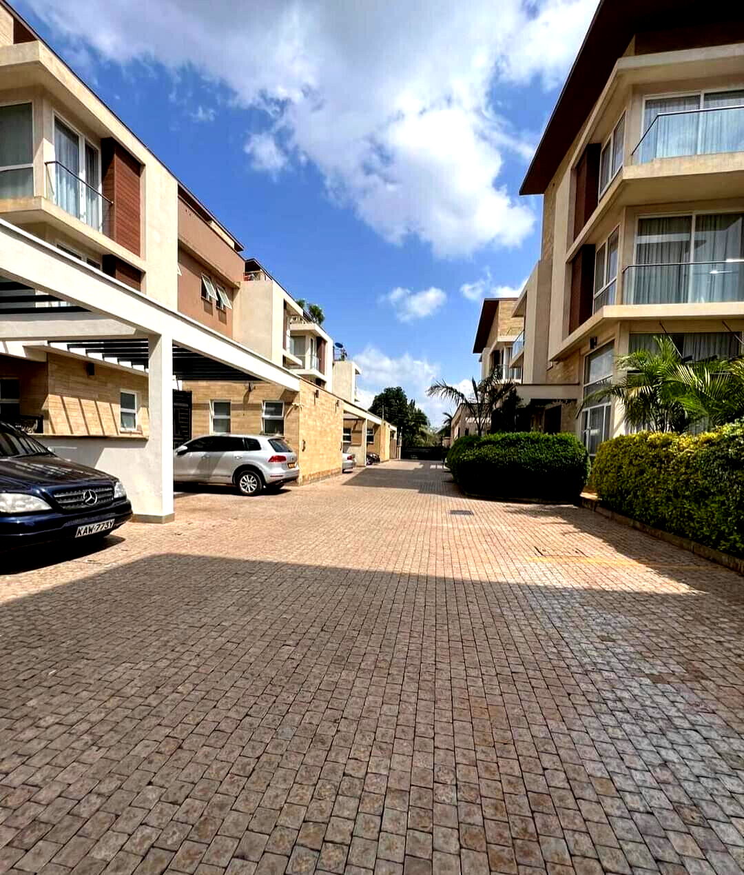 4-Ensuite Townhouse with Heated Pool & Gym - Lavington