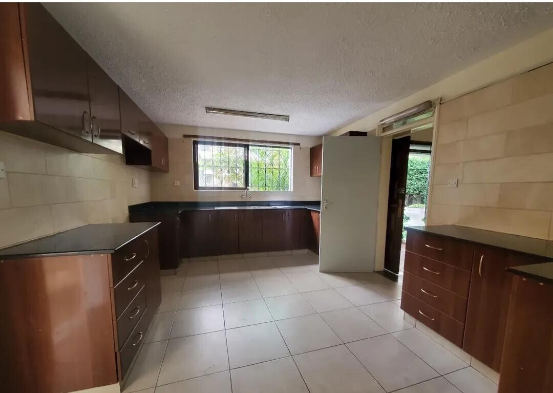 4BR Villa with Private Garden & DSQ - Kilimani