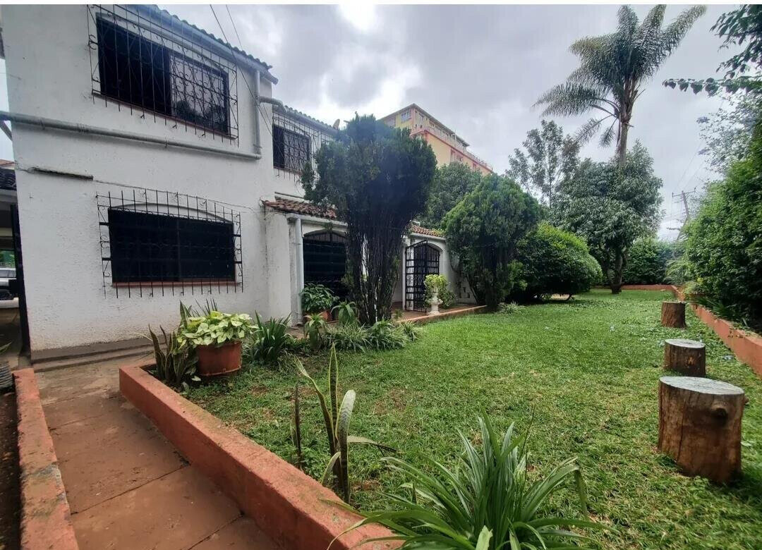 4BR Villa with Private Garden & DSQ - Kilimani