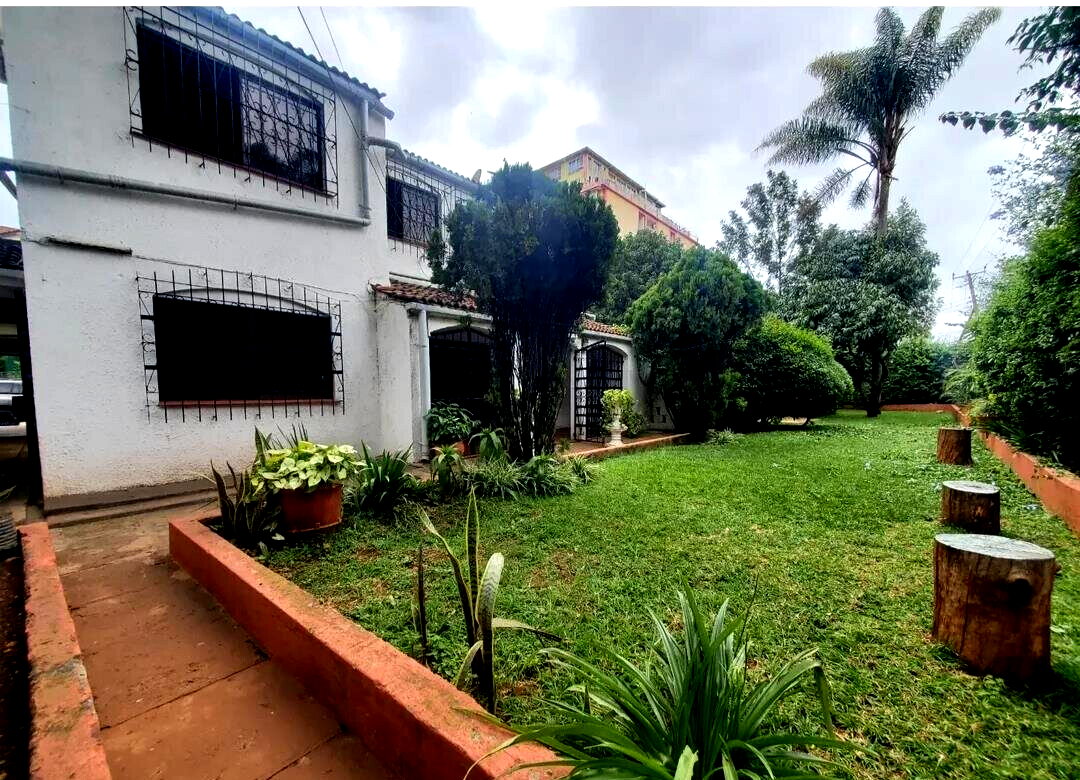 4BR Villa with Private Garden & DSQ - Kilimani