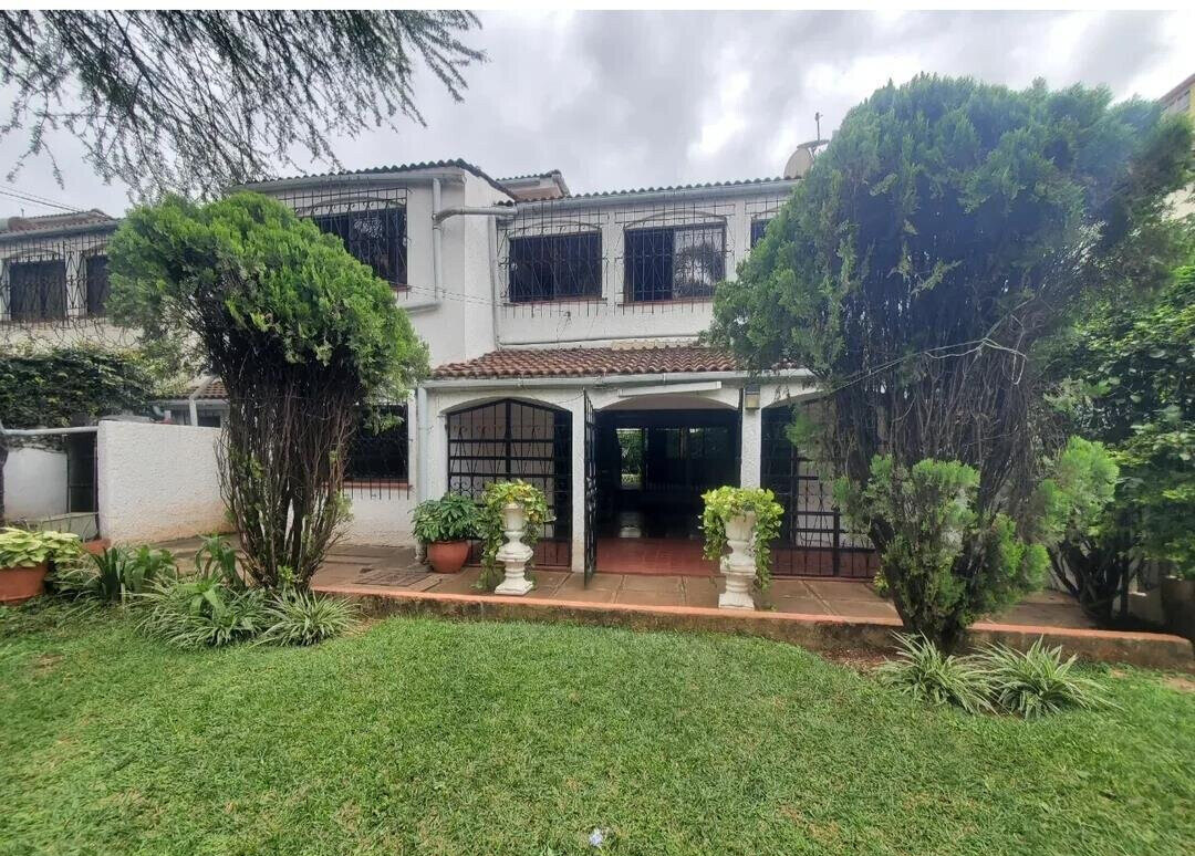 4BR Villa with Private Garden & DSQ - Kilimani