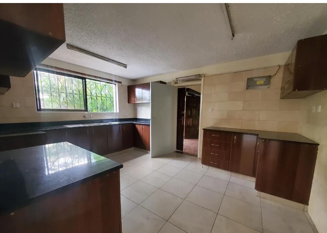 4BR Villa with Private Garden & DSQ - Kilimani
