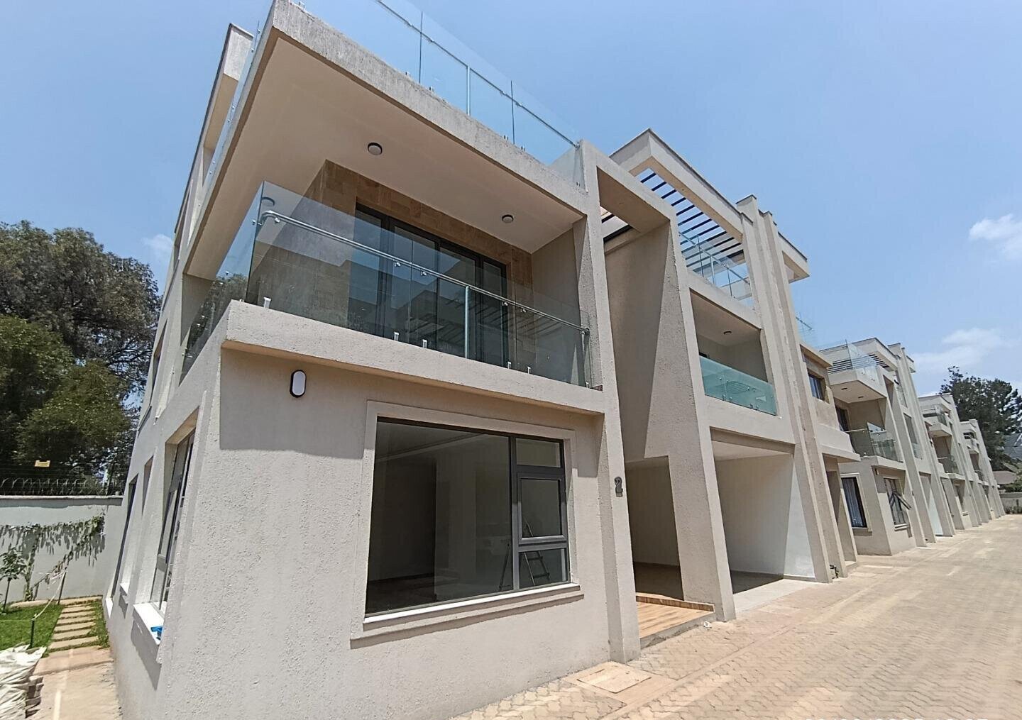 6-Ensuite Townhouse with Rooftop Terrace & DSQ - Lavington