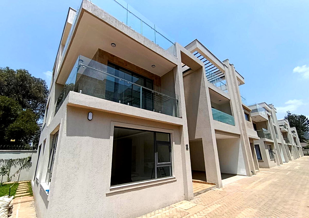 6-Ensuite Townhouse with Rooftop Terrace & DSQ - Lavington