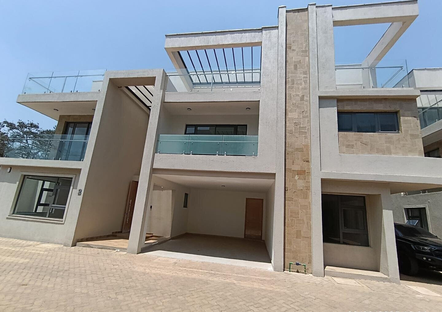 6-Ensuite Townhouse with Rooftop Terrace & DSQ - Lavington