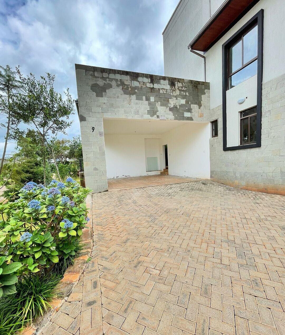 5-Ensuite Townhouse with Forest Views & Rental Income – Karen