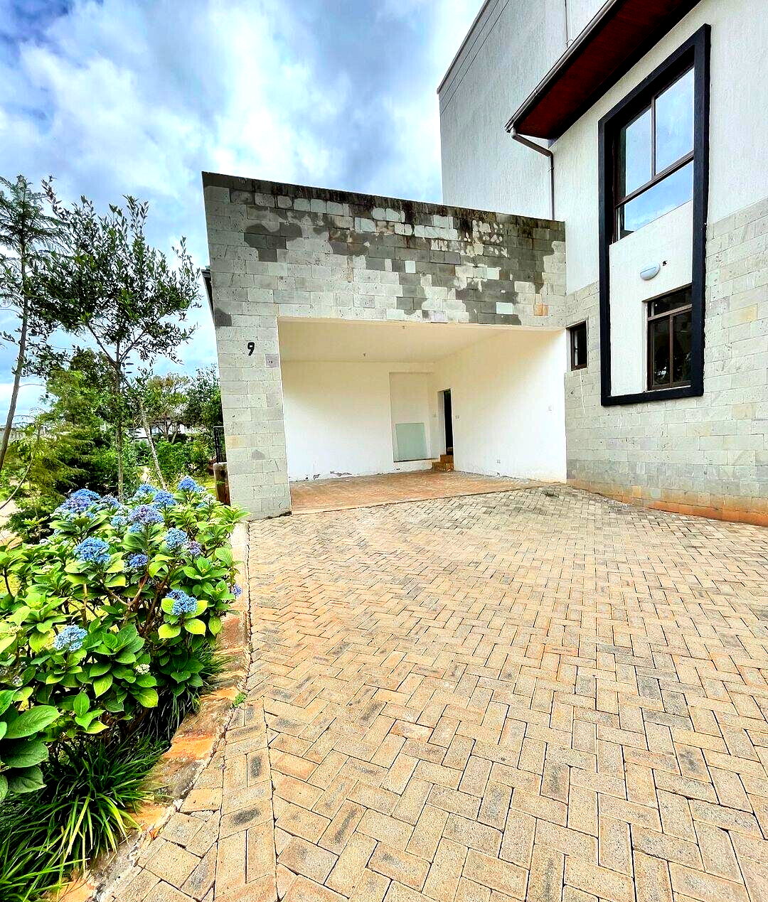 5-Ensuite Townhouse with Forest Views & Rental Income – Karen