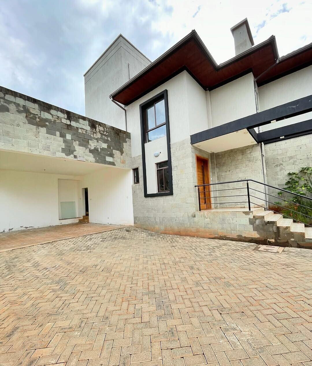 5-Ensuite Townhouse with Forest Views & Rental Income – Karen